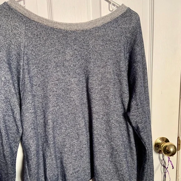 Gray Long-Sleeve High-Low Women's Sweater - Picture 3 of 8